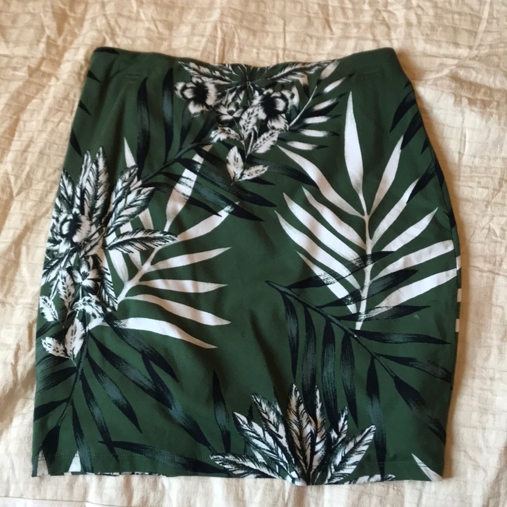 GUESS Mini Skirt - Picture 4 of 4